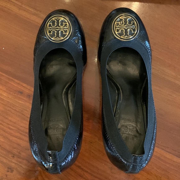 TORY BURCH Caroline Pumps Black Patent Leather Size 6.5 Classic Heels Go… - Picture 6 of 11